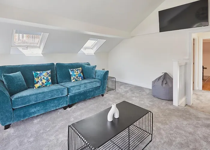 Host & - 4 The Mount