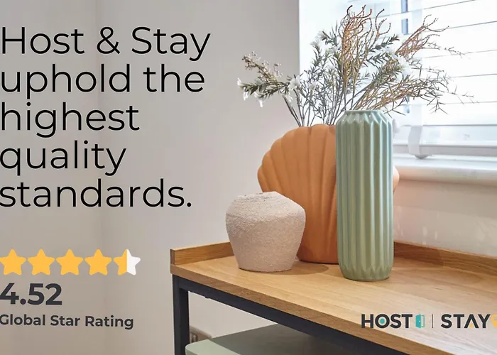 Host & - 4 The Mount ウィットビー