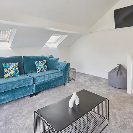 Host & - 4 The Mount