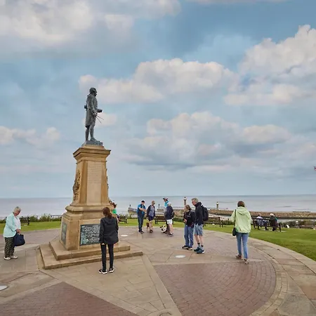 Host & - 4 The Mount * Whitby