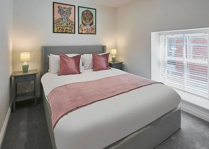 Host & - 4 The Mount Whitby